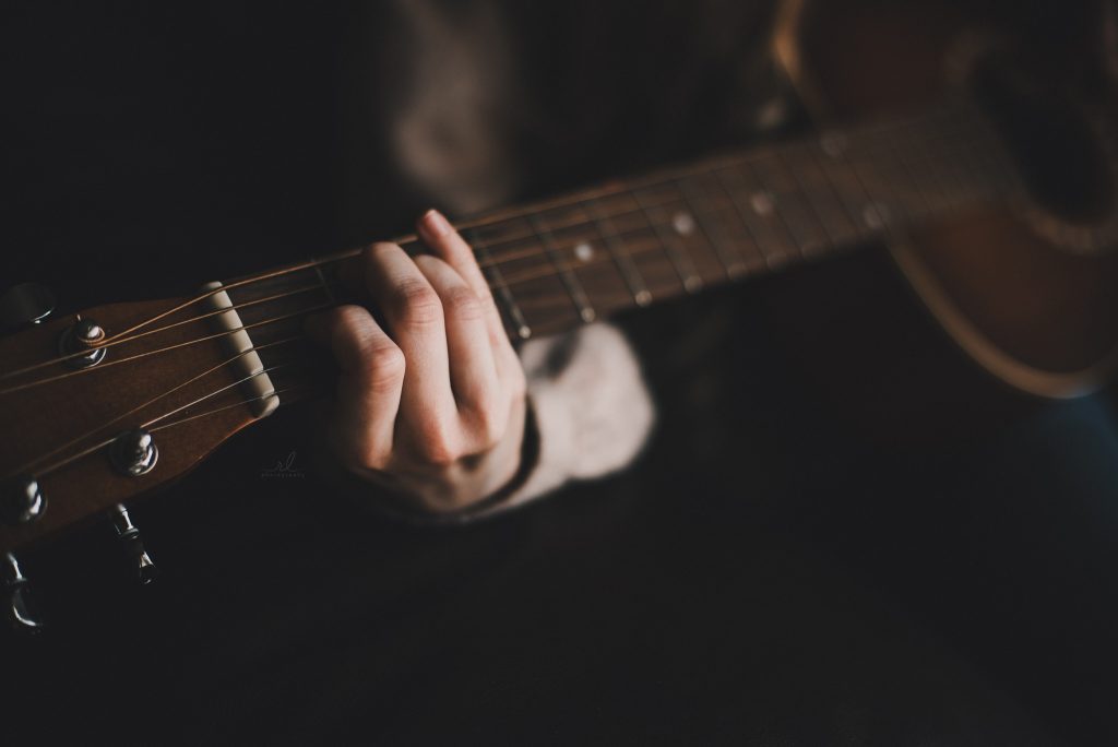 RL Photography OKC taking photos of teen with guitar