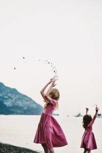 RL Photography family vacation photo of girls at Positano
